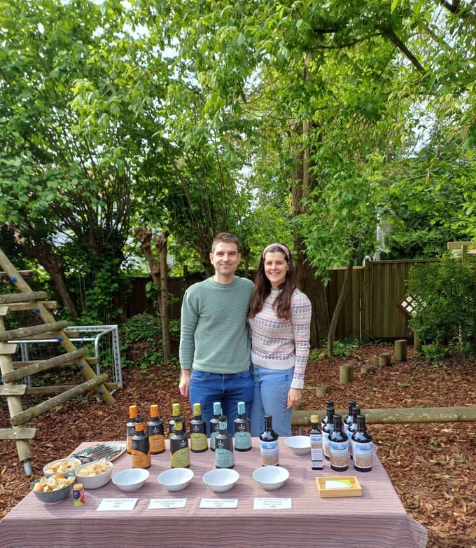 Aidez-nous à récolter de l'huile d'olive fraîche dans notre oliveraie en Espagne